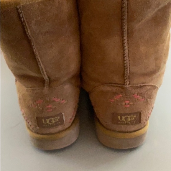 UGGS - Picture 2 of 4
